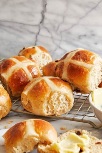 Hot Cross Buns Damn Delicious