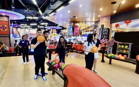 Funworld Bowling Wahana Permainan Baru Di Queen City Mall Semarang