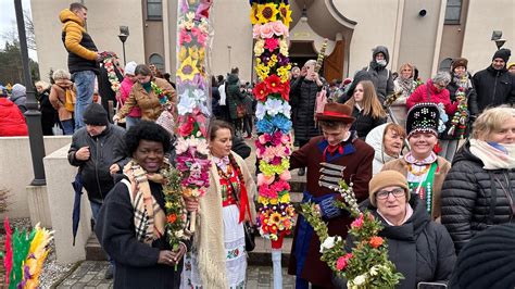 Palm Sunday Kurpiowskie Palmy I Barwna Procesja Niedziela Palmowa W