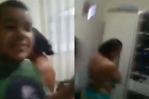 Esposa apanha de vibrador após ser flagrada mandando nude para o melhor amigo do seu marido