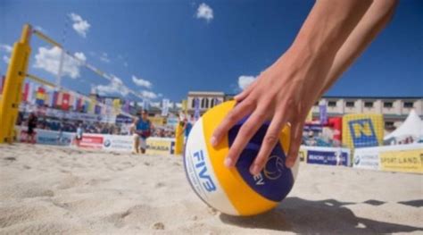 A Riccione Campi Di Beach Volley In Spiaggia Per Il Beachline