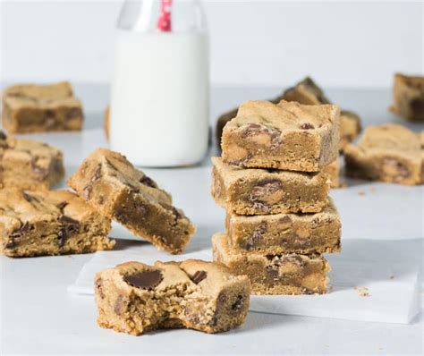 Peanut Butter Cookie Bars - The Itsy-Bitsy Kitchen