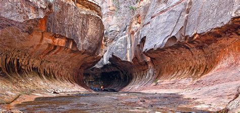 The subway tunnel at Zion National Park : geology