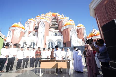 Sempat Mangkrak Tiga Tahun Gubernur Sulsel Resmikan Masjid Kubah 99