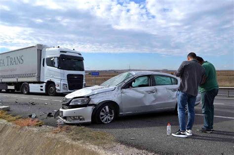 Lastiği patlayan otomobil takla attı yabancı uyruklu sürücü yaralandı