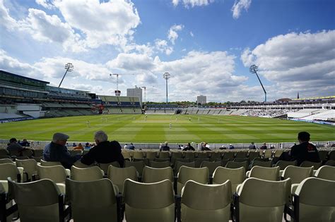 edgbaston welcomed fans   warwickshire  nottinghamshire