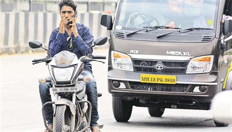 Pune police suspend 300 driving licences for mobile phone offences - Hindustan Times