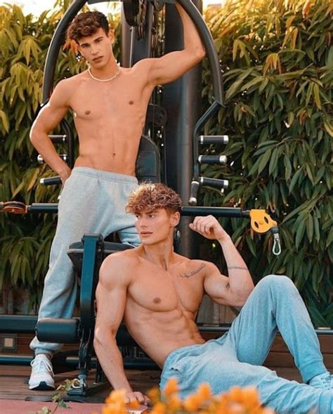 Pin Op Cute Gay Guys Embracing