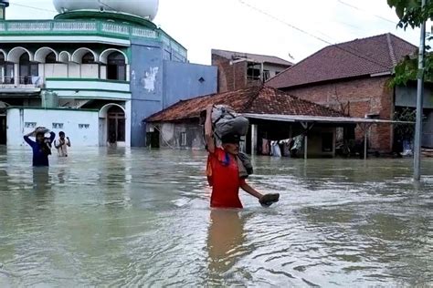 Banjir Demak 88 Desa Terdampak 12 982 Orang Mengungsi