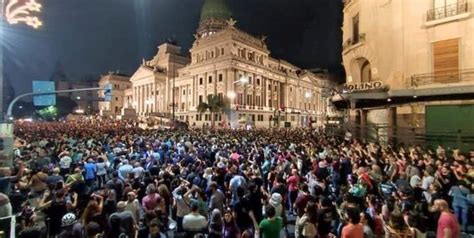 Masiva Convocatoria En Plaza Congreso En Rechazo Al Dnu Del Gobierno De