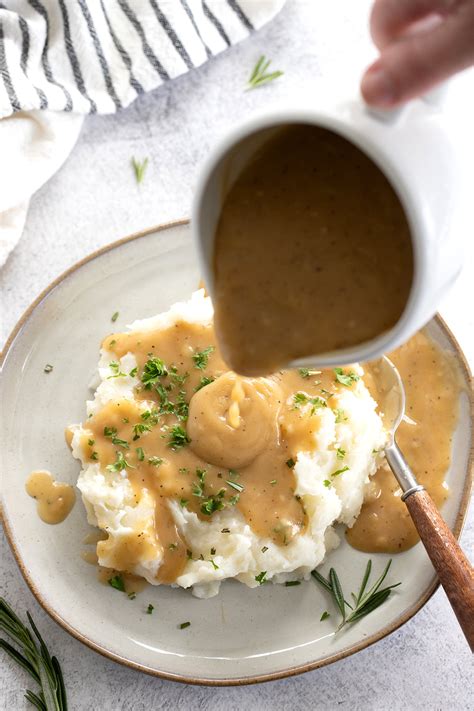 Easy Turkey Gravy With Or Without Drippings Foodie And Wine