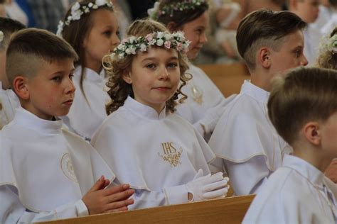 I Komunia Święta w parafii św Faustyny Kowalskiej w Koninie Trzy