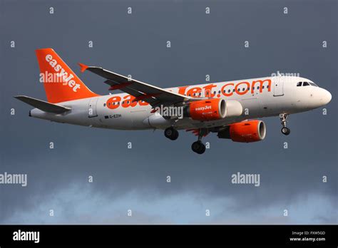 Easyjet A Landing Hi Res Stock Photography And Images Alamy