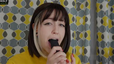 Humble Woman Wants A Ebony Dildo In A Skinny Slot Hotntubes