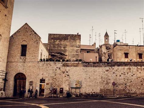 Bari Visita Guiada A La Bas Lica Y La Cripta De San Nicol S Getyourguide