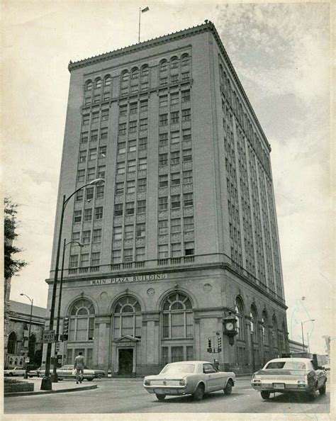 Bandits and a blaze alight the history of San Antonio's Frost Bank