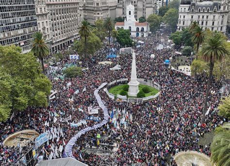 Enorme Movilizaci N A Plaza De Mayo En El D A Nacional De La Memoria