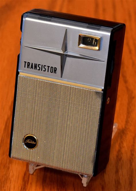 Vintage Toshiba Transistor Radio Model 5TP 90 AM Band 5 Transistors