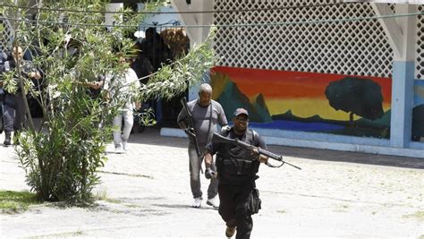 Bandidos Invadem Escola Em Bangu E Pol Cia Cerca O Lugar Veja