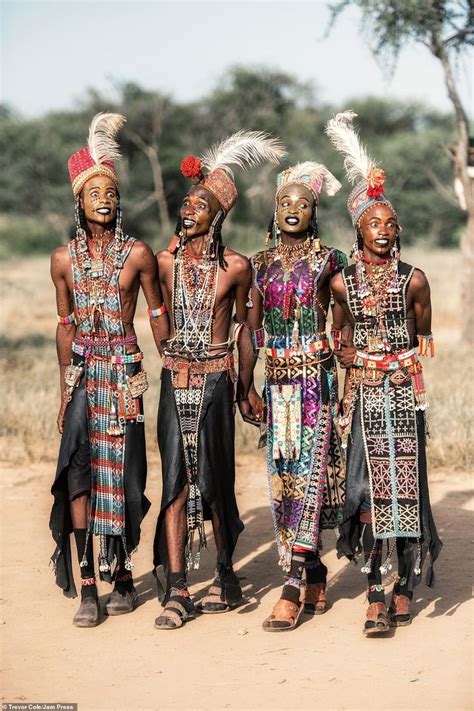 Wodaabe tribesmen face off in a beauty pageant to attract wives | Traditional african clothing ...