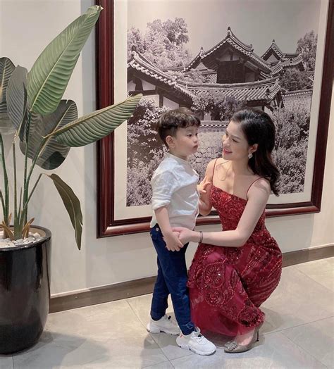 Bí kíp của hot mom Hương Trần chăm con trai hay ốm vặt nằm viện
