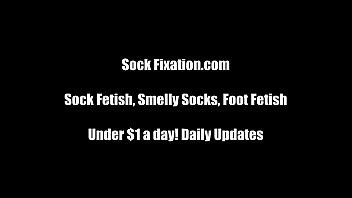 Déjame frotar mis pies arriba y abajo de tu polla XVIDEOS