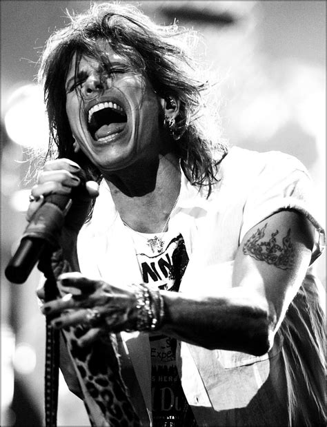Look: Musical Icons Puke On Stage (Photos) | Steven tyler, Tyler