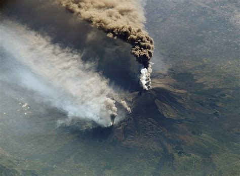 types  volcanoes shield stratovolcano caldera