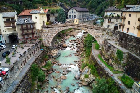 Il Ponte Romano A Pont Saint Martin Valle D Aosta Italia It