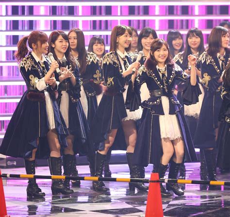 紅白リハーサル1日目、リハーサルでもくじ引きで曲を決め「11月のアンクレット」を引いたakb48・渡辺麻友（右）は歓喜 ― スポニチ