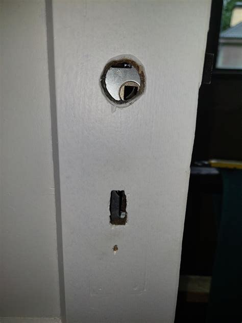 Replacing old door handle. What should I do to match the holes? : r/fixit 