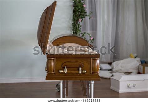 10,121 Open Casket Images, Stock Photos & Vectors | Shutterstock