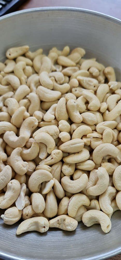 Raw White Benin W400 Mangalore Cashew Nut Packaging Size 10 Kg At