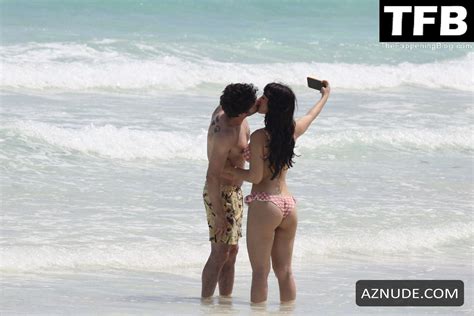 Caylee Cowan Sexy Seen Showing Off Her Hot Bikini Body At The Beach In