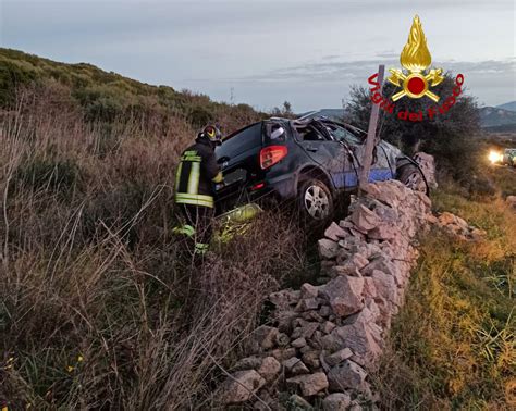 Olbia Esce Di Strada E Il Passeggero Viene Sbalzato Fuori Dall Auto