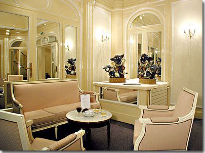 The 3* star Hotel Saint Petersbourg Paris – Visit our hotel, tour, description and pictures.