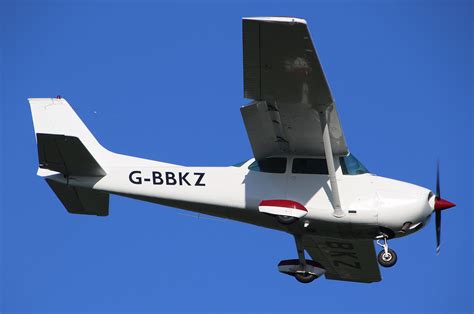 G BBKZ Private Cessna 172M Skyhawk At Exeter Airport Devon Flickr