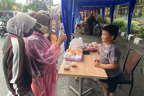 Bazar Takjil Ramadan Bangkalan Seru Bocah Tidak Malu Jaga Stan