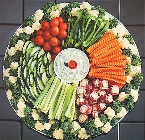 20 #Yummy Veggie Trays for Any Occasion ... | Charolas de botanas, Platos de vegetales ...