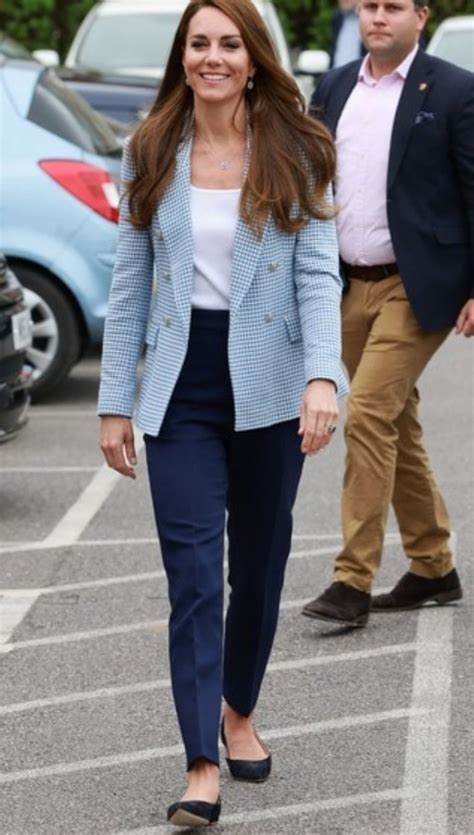 Kate Middleton Estrena Un Elegante Blazer De Zara Y Se Lleva Todas Las