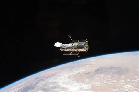 Interactive Orbiting Hubble - NASA Science