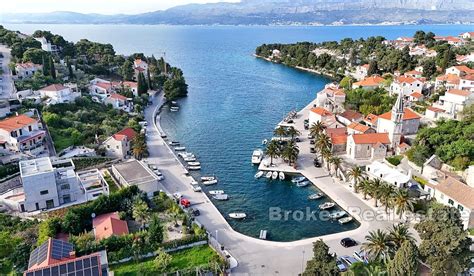 Hrvatska Brač Vila u prvom redu do mora Agencija za nekretnine Broker