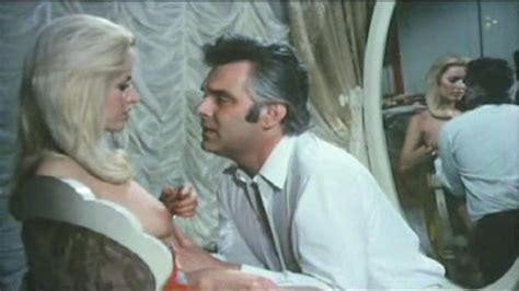 Naked Mariama Barry in Schlüsselloch Report