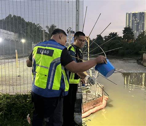 Tindakan Pantas Luas Letak Penyerap Minyak Elak Pencemaran Sungai