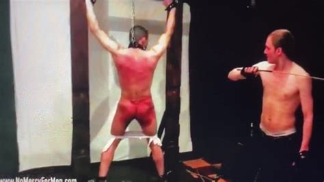 Accro à la douleur offerte He craves the pain Hot ThisVid