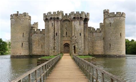 Secrets Of Medieval Castles Why Castle Stairwells Are Built Clockwise