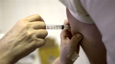 Covid 19 d où vient la défiance des Français envers les vaccins L