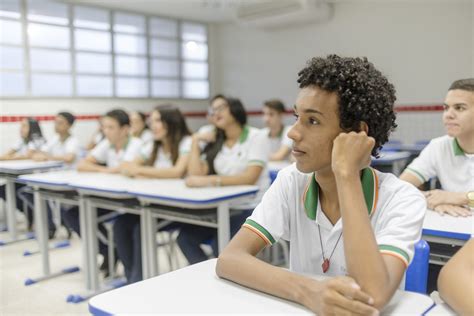 Escolas profissionalizantes da rede pública do Ceará recebem inscrições