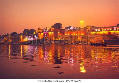 3,652 Varanasi Ghat At Night Images, Stock Photos, 3D objects ...