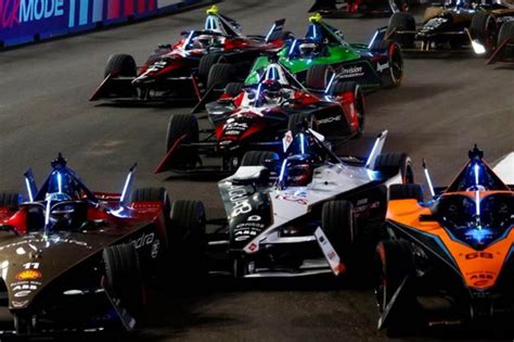 Jelang Jakarta E Prix Replika Mobil Listrik Formula E Dipajang Di